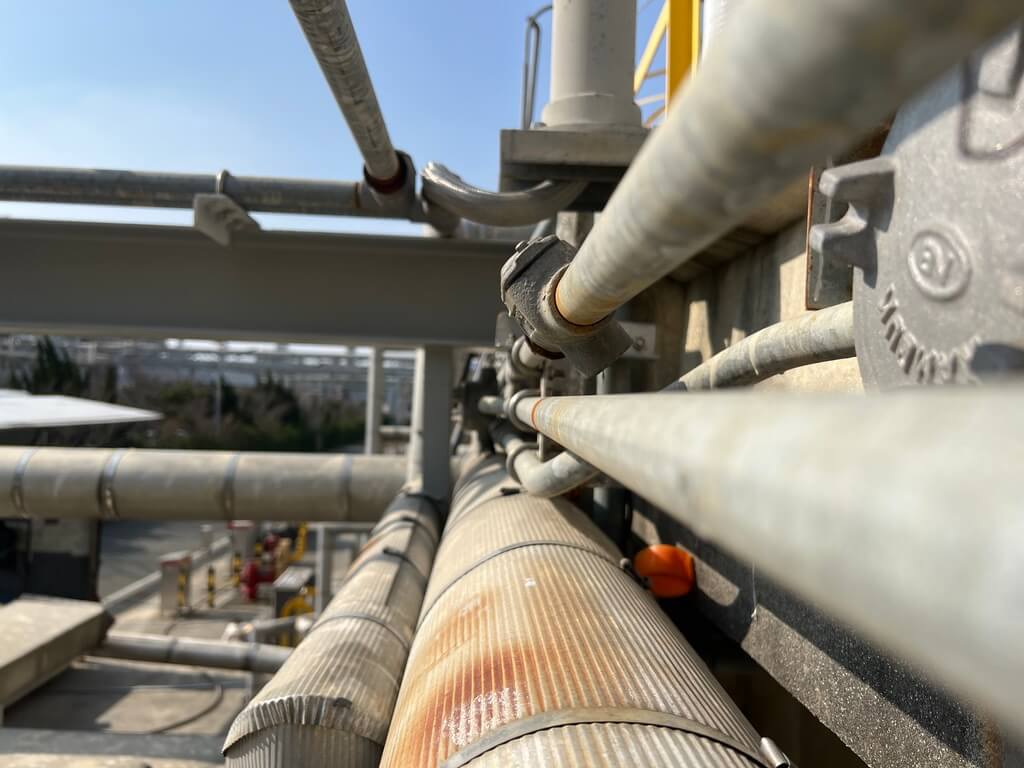 산업 현장 거친 질감 파이프 현장 사진